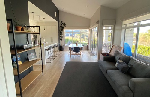 Riverhead House | Riverview Getaway