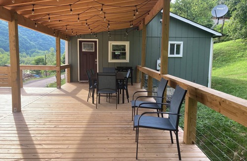 Lockbridge House | Riverview Retreat - house with sauna in the New River Gorge National Park!