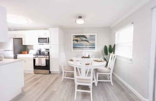 Fort Myers Apartment | Riverwalk Retreat | King Suite