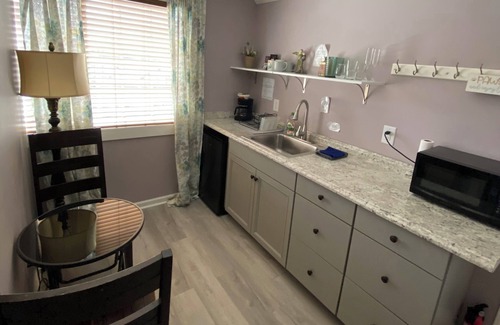 Asheville Cottage | RiverWay Cottage Asheville, 1.5miles=Blue Ridge Parkway entrance, River access