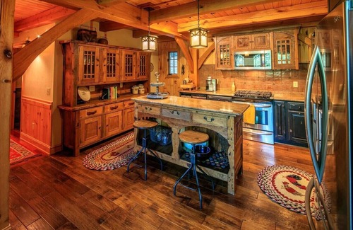 Lansing Cabin | Riverwind Lodge - Luxury Riverfront Lodge - Outdoor/Indoor Fireplaces - Privacy & Views