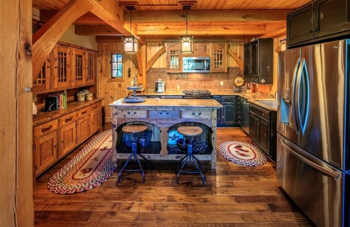 Lansing Cabin | Riverwind Lodge - Luxury Riverfront Lodge - Outdoor/Indoor Fireplaces - Privacy & Views