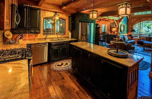 Lansing Cabin | Riverwind Lodge - Luxury Riverfront Lodge - Outdoor/Indoor Fireplaces - Privacy & Views