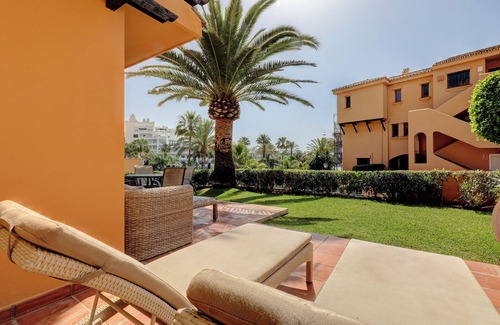 Estepona Apartment | Riviera Andaluza – Lovely apartment by the beach with sea views
