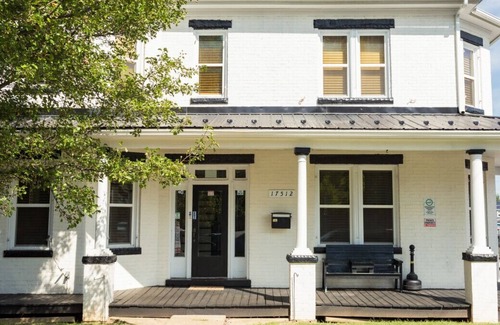 Halfway House | Rm"B" Charming Victorian Home HALFWAY, MD