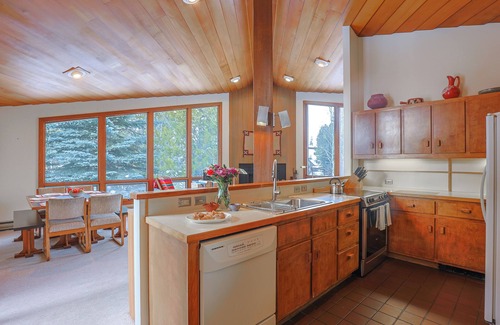 Moose Wilson Road House | RMR: Kruse House in The Aspens/Wilson,WY