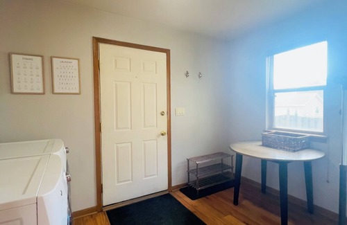 Milwaukee House | RNC! Delightful 3-bedroom house in Milwaukee with garage and a beautiful yard.