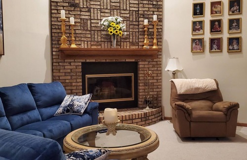 Honey Creek House | RNC EXECUTIVE 3 1/2 ACRE WOODED PRIVATE SINGLE FAMILY 30 MINS TO DOWNTOWN MKE