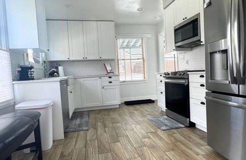 Holladay House | Road to Olympus 4BR House with 2 kitchens, 2 laundries, 2 driveways, 2 entrances