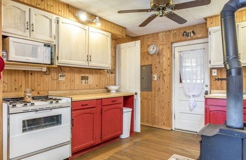 St Germain Cottage | Roads End Retreat on Lost Lake