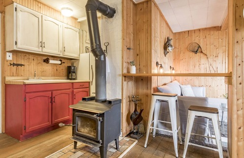 St Germain Cottage | Roads End Retreat on Lost Lake