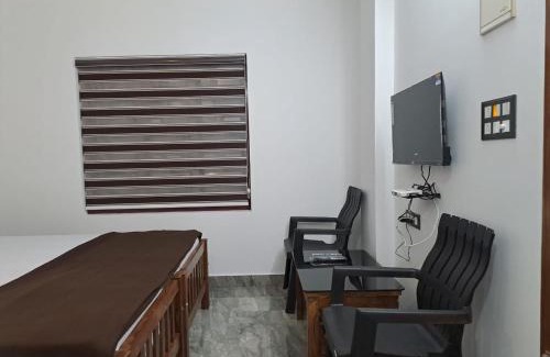 Elappara Cabin | Roadway Inn