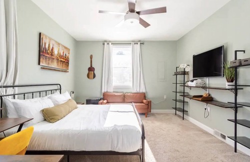 Nashville House | Roam the City, Relax at Home: Best of Both Worlds