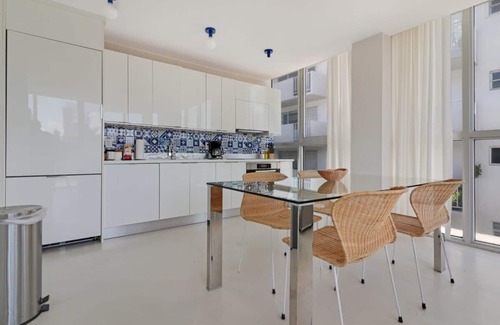 South Pointe House | Roami at 250 Collins | 3 Bed Combo | Rooftop Pool