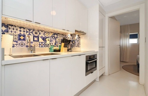 South Pointe House | Roami at 250 Collins | 3 Bed Combo | Rooftop Pool