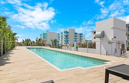 South Pointe House | Roami at 250 Collins | 3 Bed Combo | Rooftop Pool