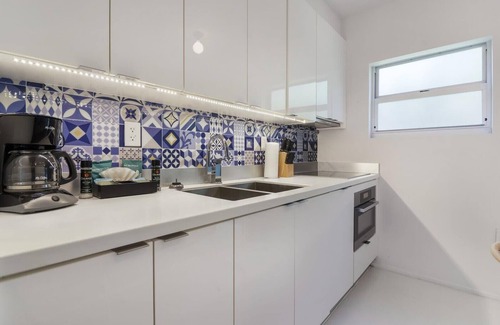 South Pointe House | Roami at 250 Collins | 8 Bed Combo | Rooftop Pool