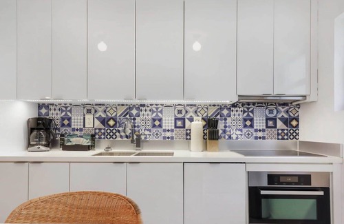 South Pointe House | Roami at 250 Collins | 8 Bed Combo | Rooftop Pool