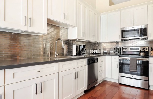 Central Business District Apartment | Roami at Factors Row