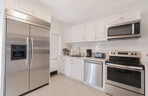 Edgewater House | Roami at Mimosa Manor | Pool + Hot Tub |7 Bed Home