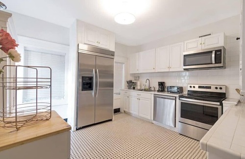Edgewater House | Roami at Mimosa Manor | Pool + Hot Tub |7 Bed Home