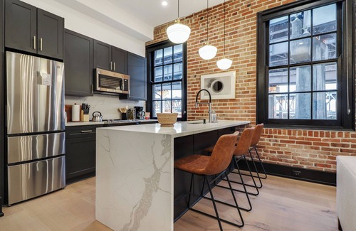 Arts/Warehouse District Hotel | Roami at The Lola Convention Center 1BR #13