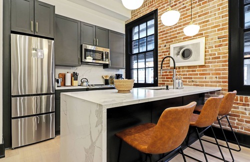 Arts/Warehouse District Hotel | Roami at The Lola Convention Center 1BR #13