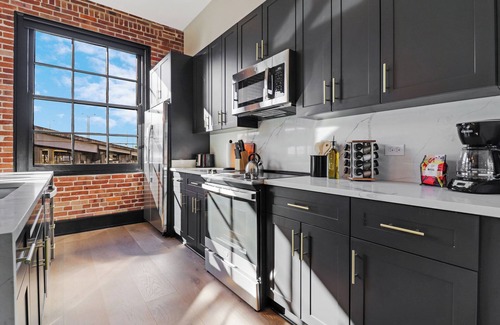 Arts/Warehouse District Apartment | Roami at The Lola Near French Qtr #19