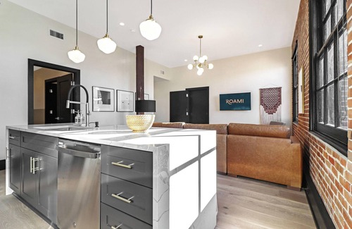 Arts/Warehouse District Apartment | Roami at The Lola Near French Qtr #30