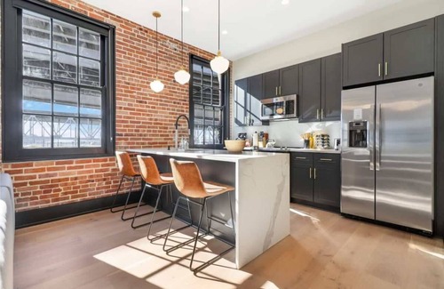 Arts/Warehouse District Hotel | Roami at The Lola | Group Friendly | 4BR #63