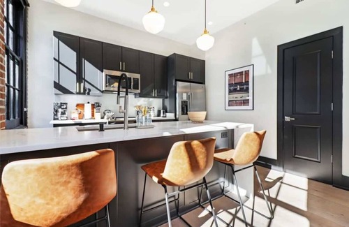 Arts/Warehouse District Hotel | Roami at The Lola | Group Friendly | 4BR #63