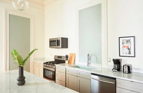 Faubourg Marigny Apartment | Roami at The Mandeville | Two Bedroom #05