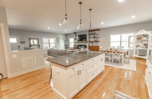 Saluda House | Roamin Falls Mountain Getaway - Hiker's Dream