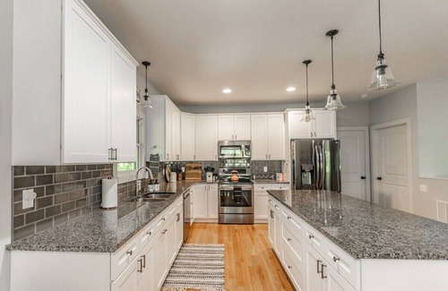 Saluda House | Roamin Falls Mountain Getaway - Hiker's Dream