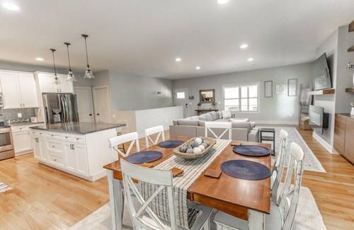 Saluda House | Roamin Falls Mountain Getaway - Hiker's Dream