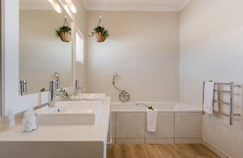 Robberg Beach House | Robberg Beach Lodge - Lion Roars Hotels & Lodges