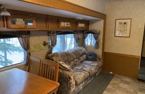 Clear Lake House | Robin - Camper at Sunset Bay