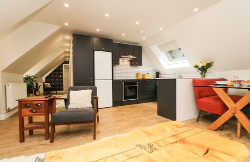 Camborne Apartment | ROBIN'S NEST AT THE SHIRE INN, family friendly in Camborne