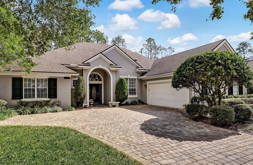 Deercreek House | Robin's Nest Spacious 3-bedroom executive home with an office in Deer Creek