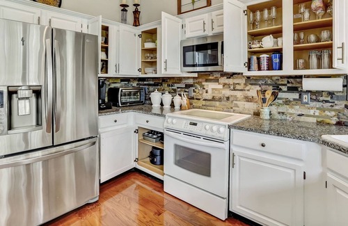 Deercreek House | Robin's Nest Spacious home in Gated Community