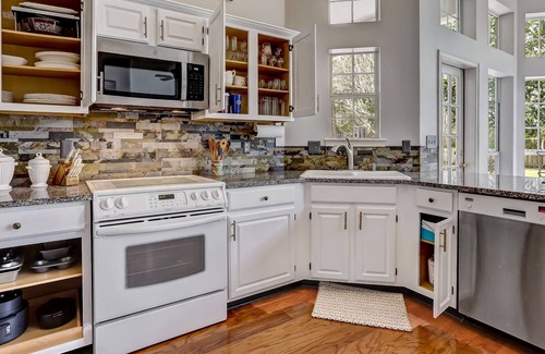 Deercreek House | Robin's Nest Spacious home in Gated Community