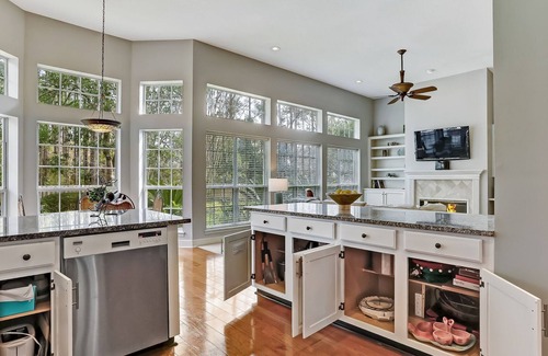 Deercreek House | Robin's Nest Spacious home in Gated Community