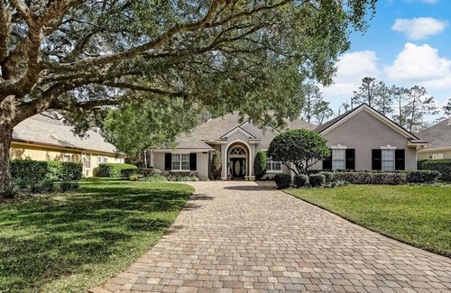 Deercreek House | Robin's Nest Spacious home in Gated Community