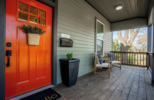 Waco House | Robinhood Lodge, Modern Family Getaway