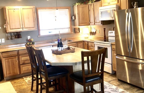 Benton City House | ROBINS NEST- Beautiful, newly renovated house less than 5min from wine country.