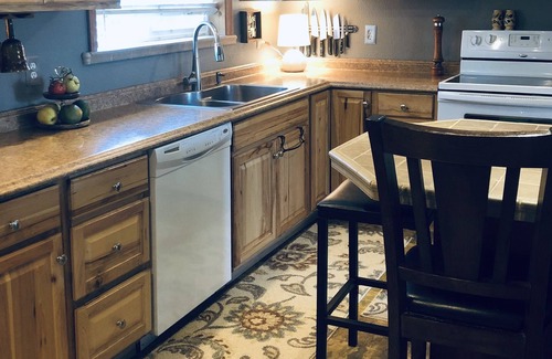 Benton City House | ROBINS NEST- Beautiful, newly renovated house less than 5min from wine country.