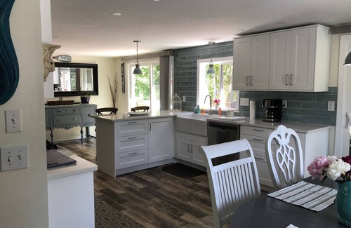 Dennis House | "Robyn's Nest" A private home, with swimming pool, close to Dennis Bay Beaches