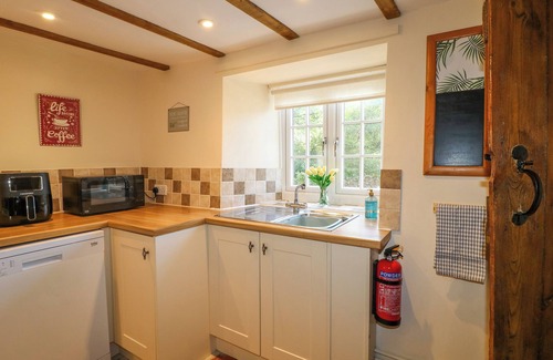 Carsington Cottage | ROCK COTTAGE, pet friendly, with a garden in Wirksworth