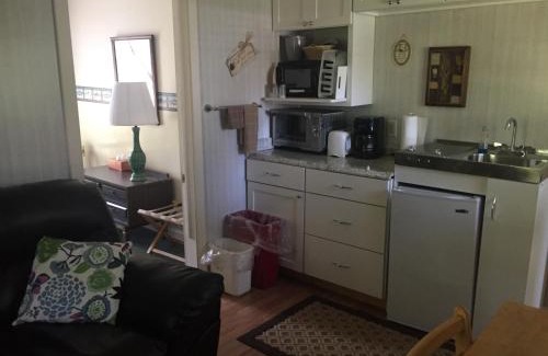 Alexandria Bay Hotel | Rock Ledge Motel