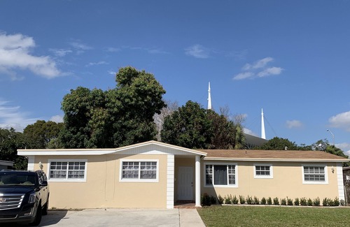 Miami Gardens House | Rock Miami - The Hard Rock Stadium House